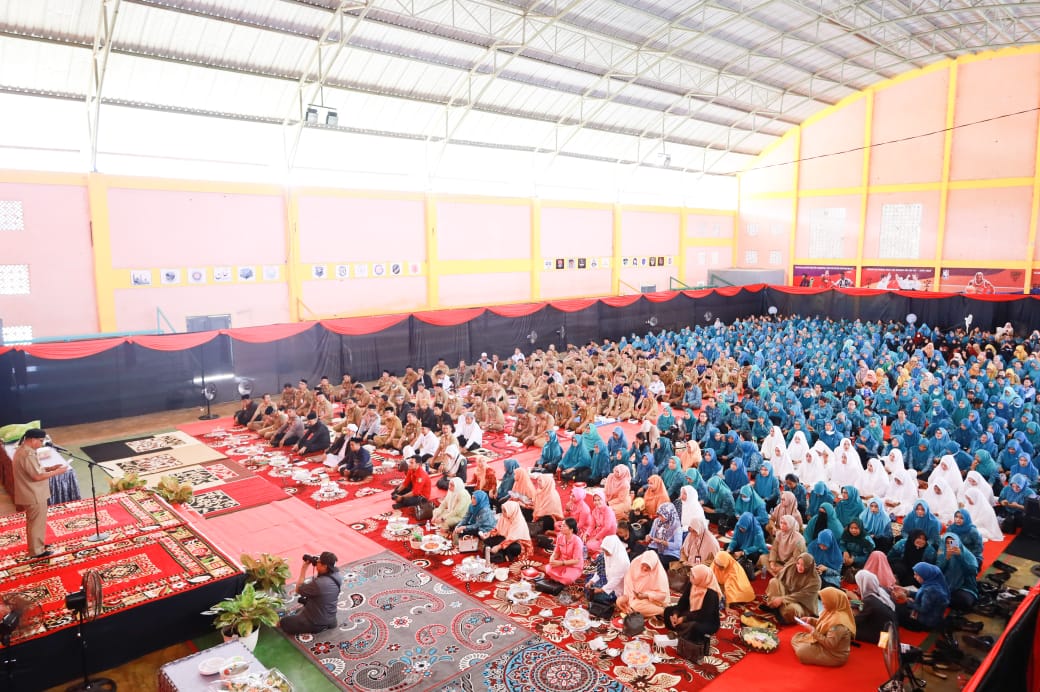 Buka Seminar Parenting, Bupati Budiman Minta Keluarga Tanggap Terhadap ...