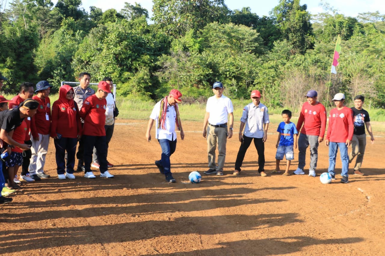 Bupati Budiman Buka Turnamen Volly Dan Sepak Bola Mini Lampia Cup I ...