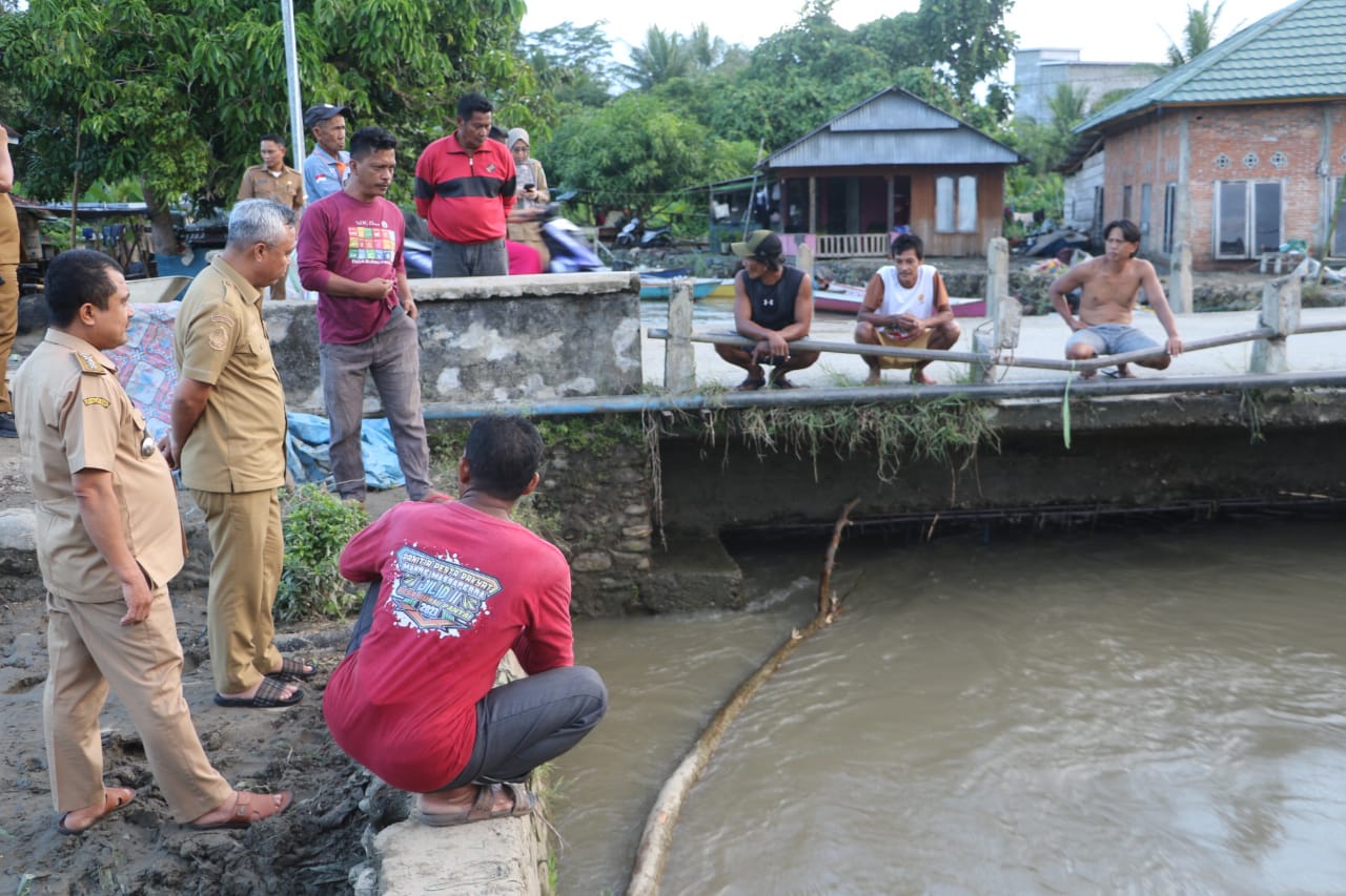 Tinjau Lokasi Terdampak Banjir Bupati Instruksikan OPD Terkait Lakukan